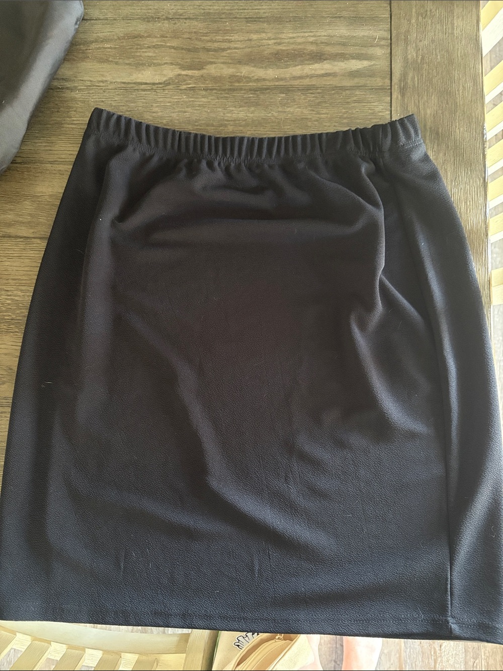 Black Women's Stretch Pull-On Skirt